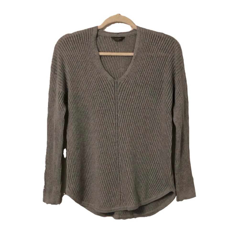 Denver Hayes Gray Knit V-Neck Sweater
